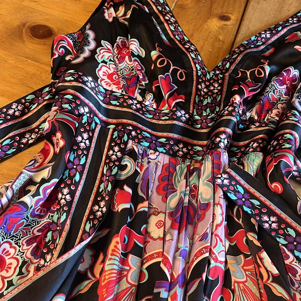 ECI Black Floral Border Print V-Neck Silk Dress - Picture 2 of 10